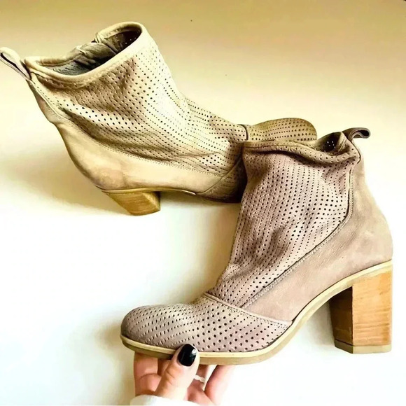 NWOT Miz Mooz Sundance Maggie Suede Perforated Bootie - Picture 9 of 11